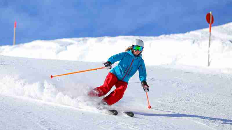 A skier in vibrant gear navigates a snowy slope in Vorarlberg, Austria, showcasing the thrill of winter sports., tags: und weihnachtsmärkte für - pexel